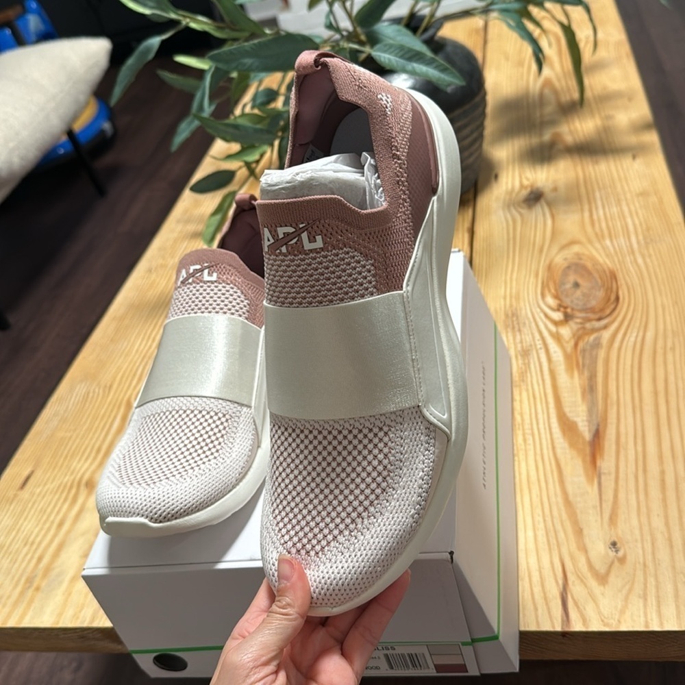 NEW APL Ivory Cream  Pink Athletic Slip-On Shoes sz11 - Picture 8 of 13